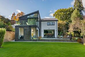 30 Merrywood, Courts Mount Road, Haslemere GU27 2PP