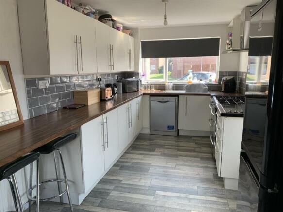 kitchen..jpg