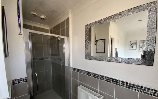 bathroom 01