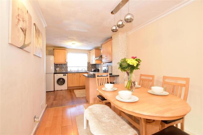 Lounge/Dining Area