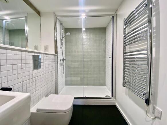 2 bed Flat to rent Image 11