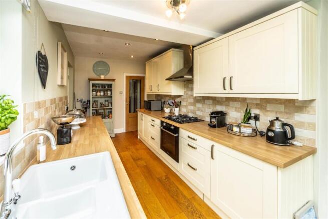 3 bed Semi-Detached for sale Image 9