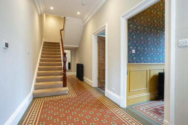 6 bed Semi-Detached for sale Image 8