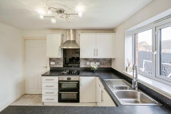 4 bed Detached for sale Image 7