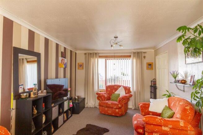 Living Room/Dining Area