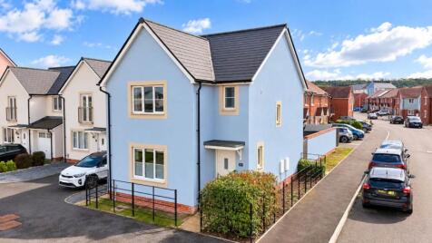 Nimbus Road, Haywood Village - Top Quality Home