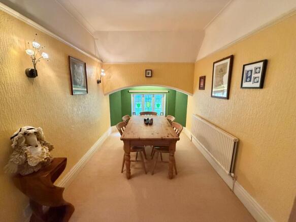 4 bed Flat for sale Image 12