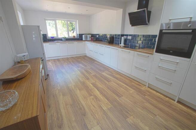 KITCHEN1.jpg