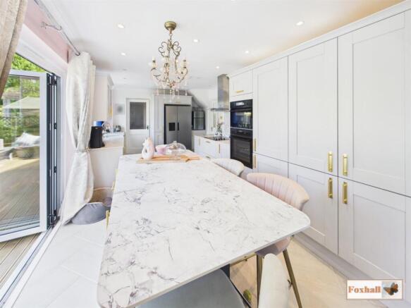 Kitchen / Breakfast Room