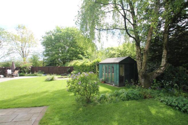 5 bed Detached for sale Image 7