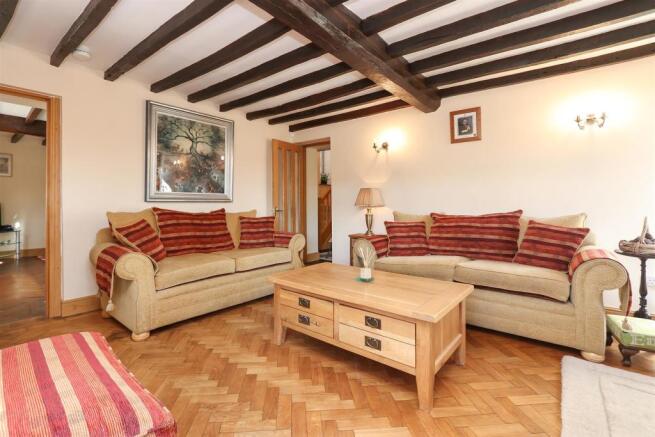 Living Room4.jpg