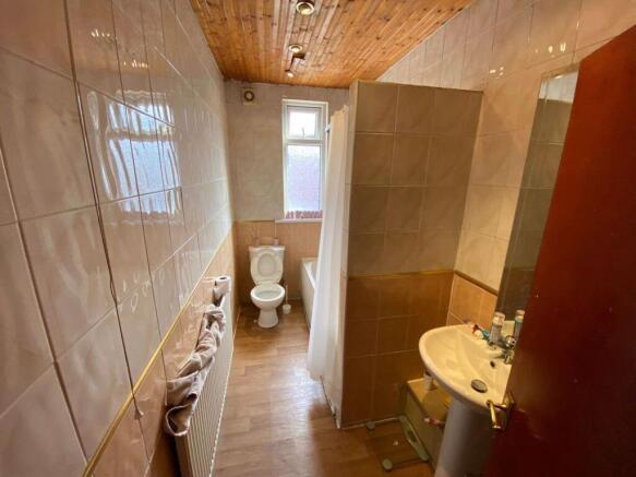 A clean and well-maintained bathroom with good ...