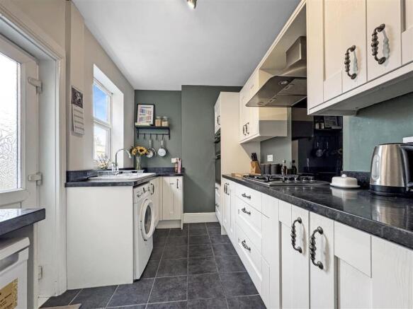 16c9e8d2d1b0398f3c4aef0541069bd13a5687ca.jpg