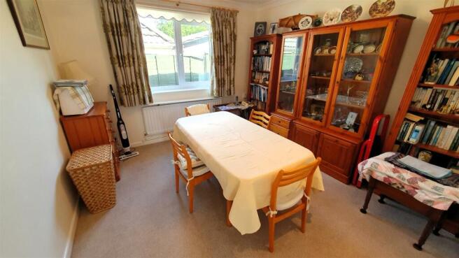 Bed 2 dining room.jpg