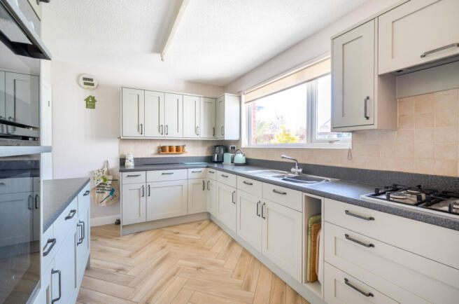 1439214-13-69d69c...