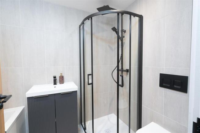 2 bed Apartment for sale Image 6
