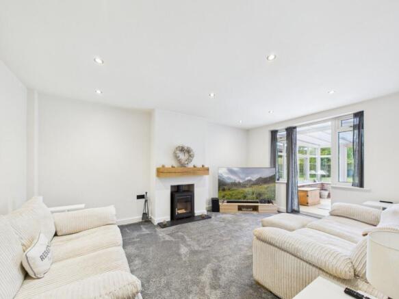 4 bed Detached for sale Image 2