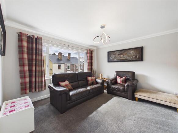 3 bed Semi-Detached for sale Image 4