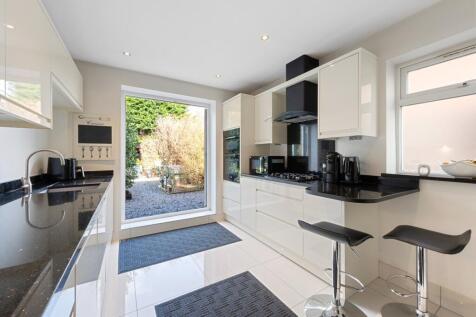 Ash Road, Shepperton, Surrey, TW17