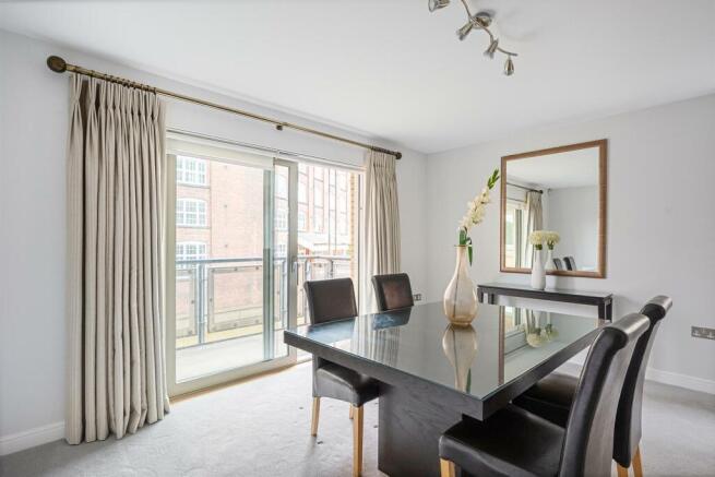 3 bed Apartment for sale Image 8