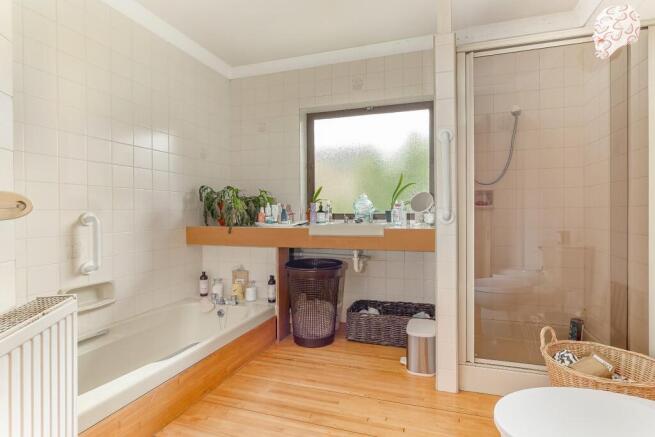4 bed Detached for sale Image 9
