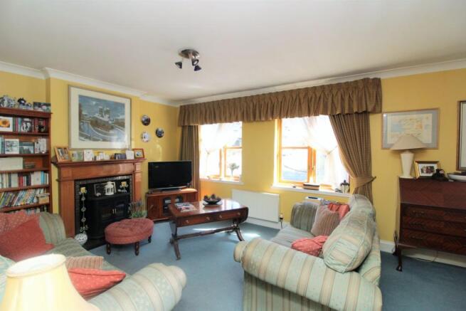 Lounge/Dining Room