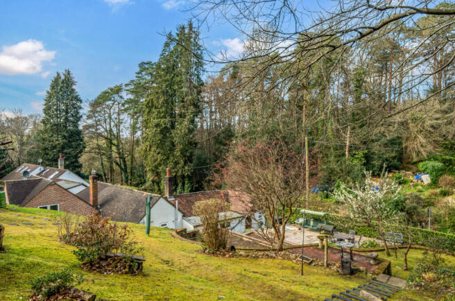 1437553-7-69ce7a7...