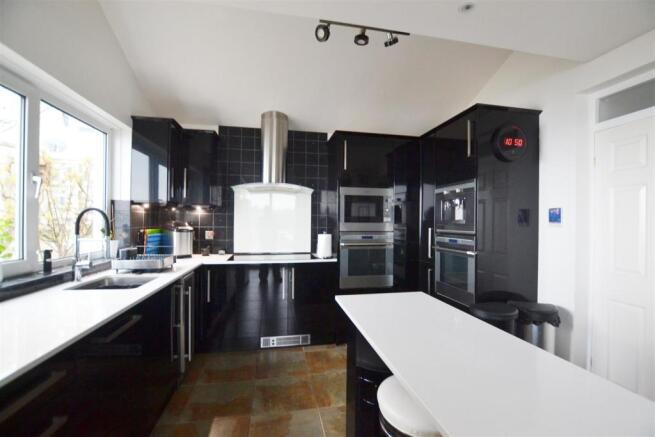 kitchen (2).jpg