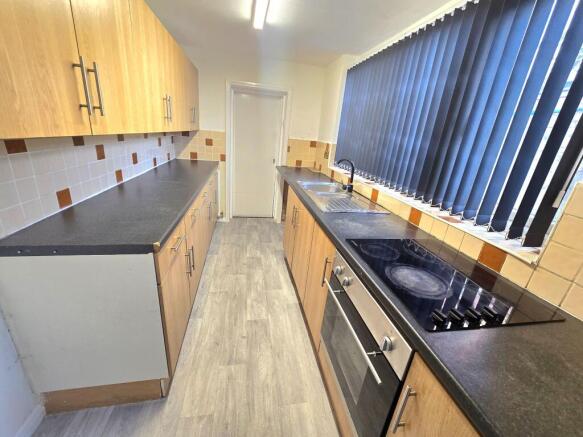 2 bed Terraced to rent Image 3