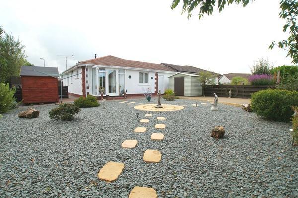 Rear landscaped gar