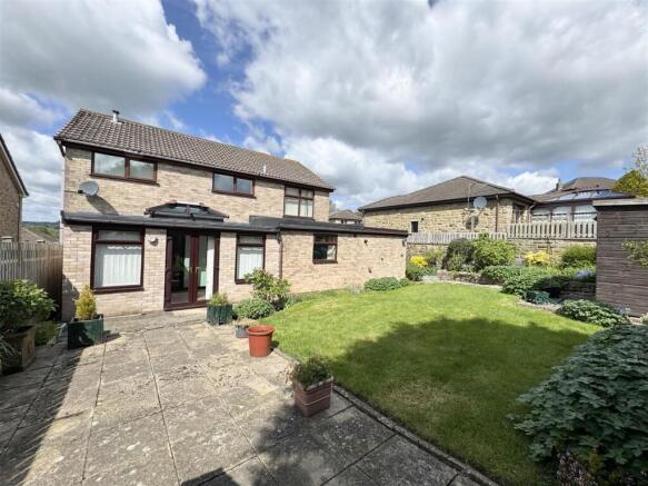 4 bed Detached for sale Image 4