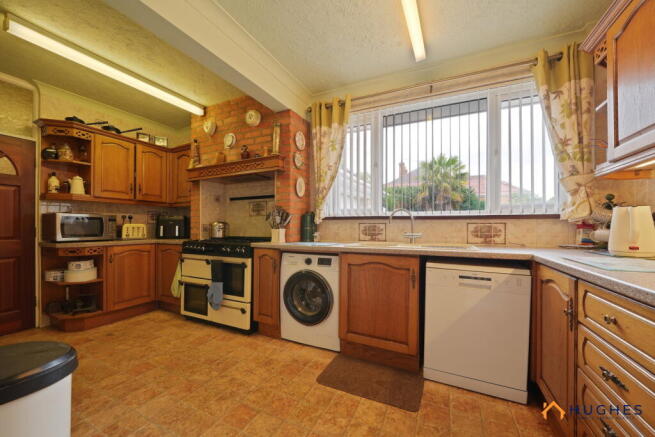 4 bed Detached Bungalow for sale Image 8