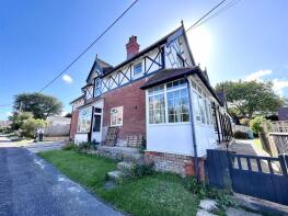 Flat 3, Warden Hill, Colwell Road, Totland Bay PO39 0AE