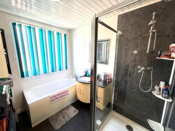3 bed Semi-Detached for sale Image 10
