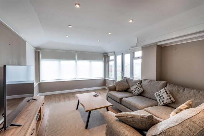 4 bed Detached Bungalow for sale Image 5