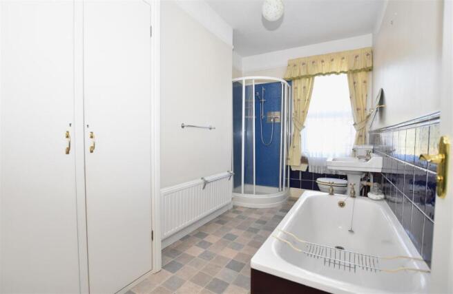 Family Bathroom.JPG