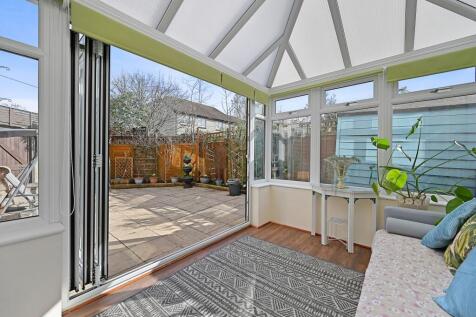 Rabournmead Drive, Northolt, UB5