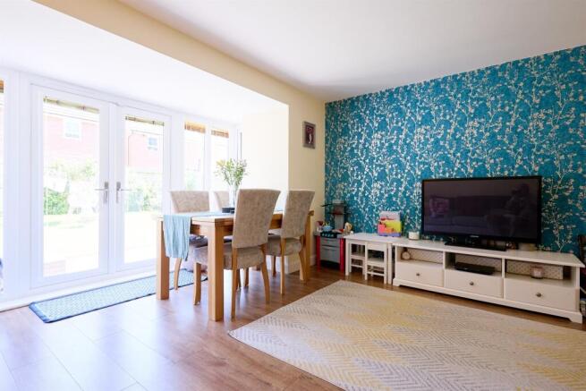 4 bed Semi-Detached for sale Image 6