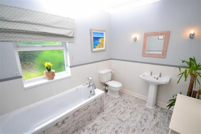 FAMILY BATHROOM