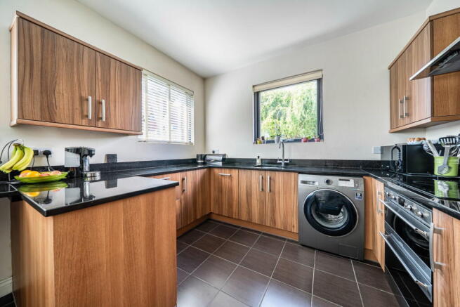 4 bed Detached for sale Image 8