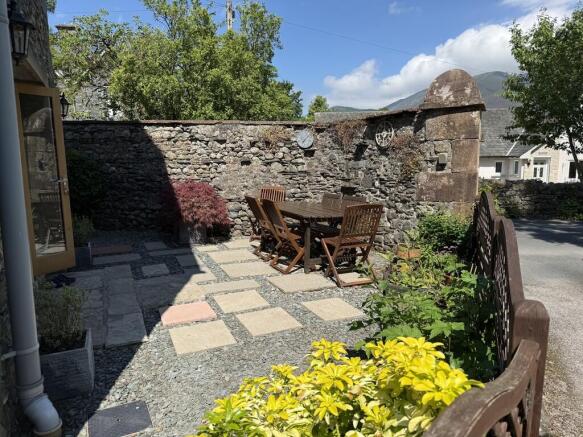 Walled Side Court...