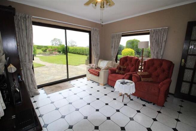 Second reception/Sun room