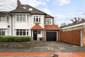 62, Claremont Park, Finchley, London N3 1TH