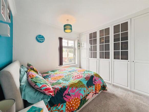 4 bed Semi-Detached for sale Image 10