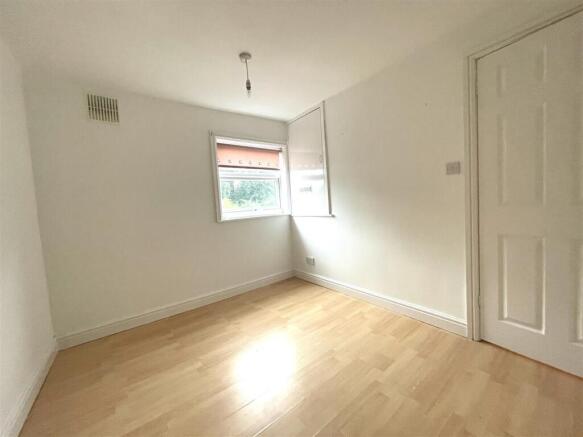 2 bed Terraced to rent Image 11