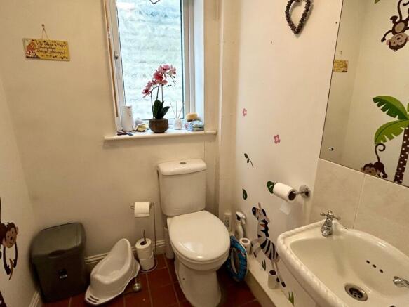 4 bed Detached for sale Image 8