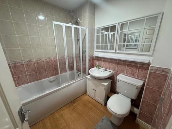 2 bed Apartment to rent Image 10