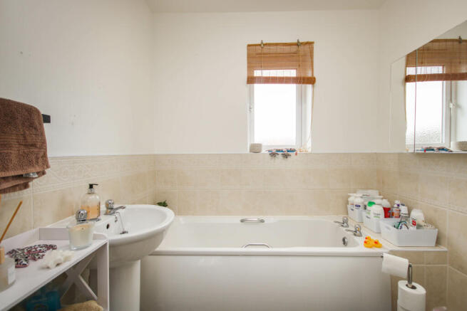 Family Bathroom 2.JPG
