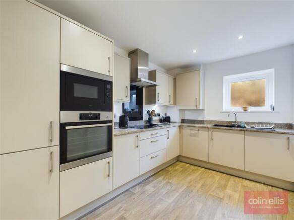 2 bed Ground Flat for sale Image 4