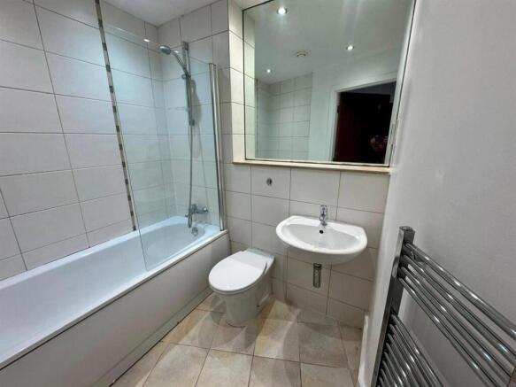 2 bed Flat to rent Image 8